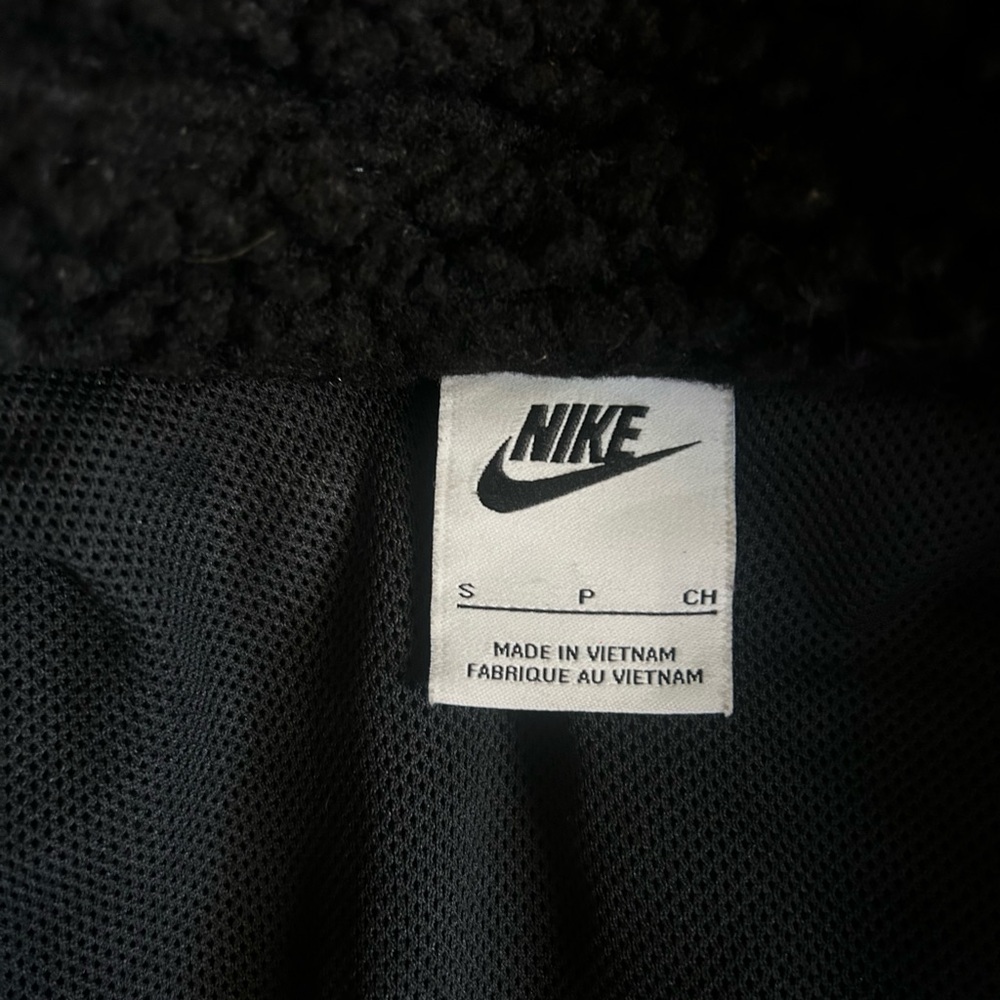 Nike Black Sherpa Jacket with White Logo - Picture 3 of 5